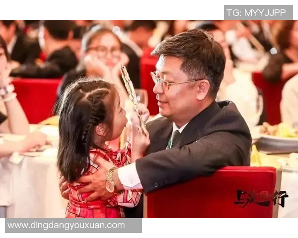 足球巨星用拼搏与荣耀报答父母无私养育展现动人亲情故事